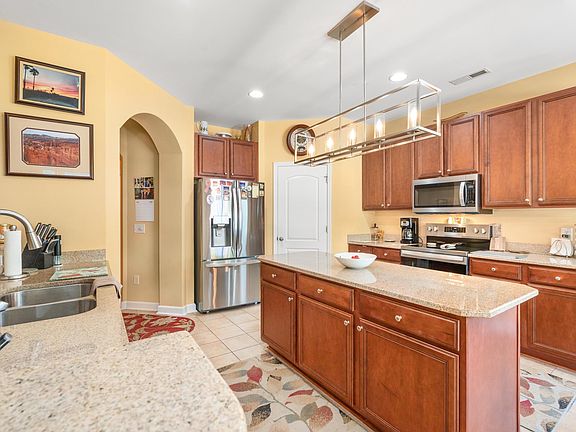 4th image of 961 Foxtail Dr.