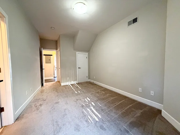 1338 Eddy St — Photo 30