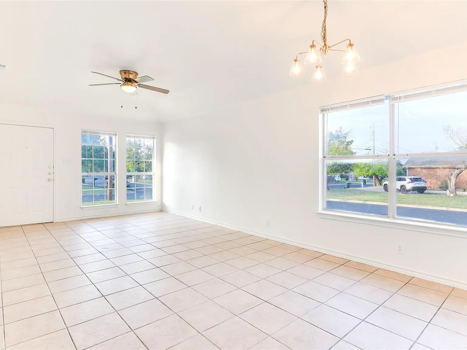 3 bed, 2.0 bath, 1009 sqft, $1,395 — Photo 3