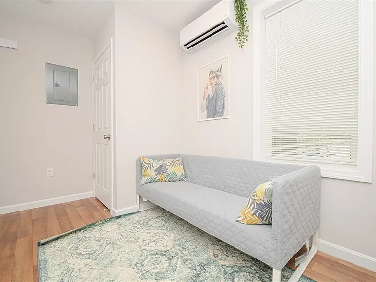 23 Warwick St #3 — Photo 5