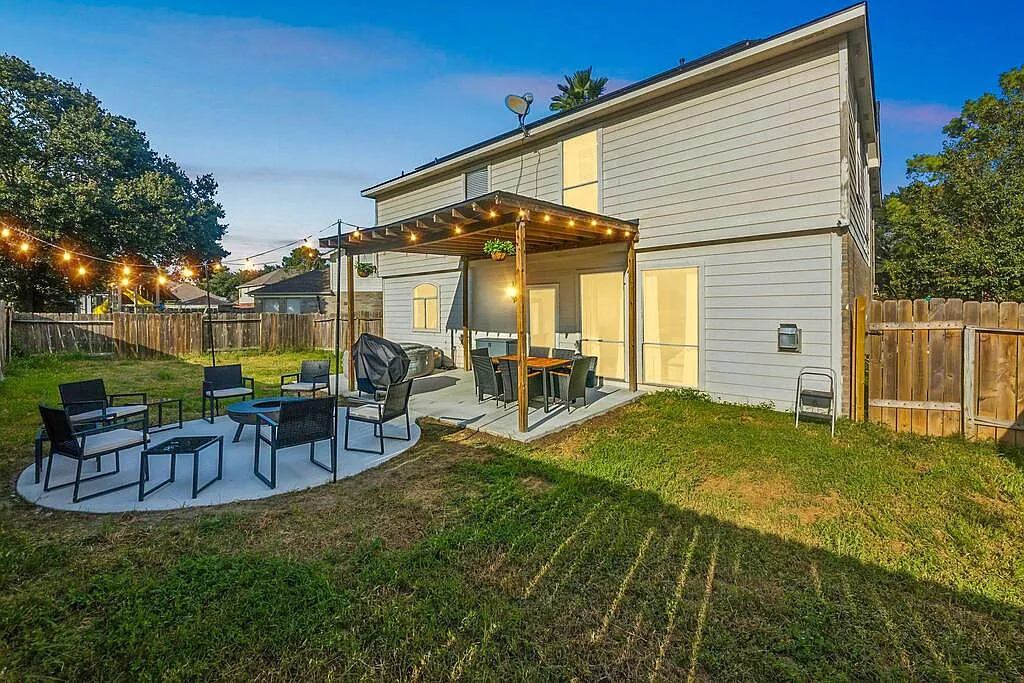 5 bed, $8,000 — Photo 1