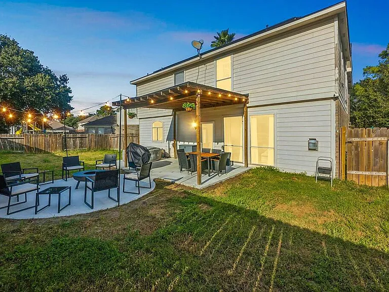Heron Marsh Dr — Photo 1