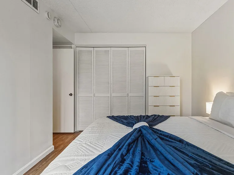 225 Queen St #8C — Photo 11