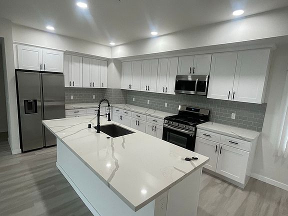 3rd image of 2341 Ulric St #411