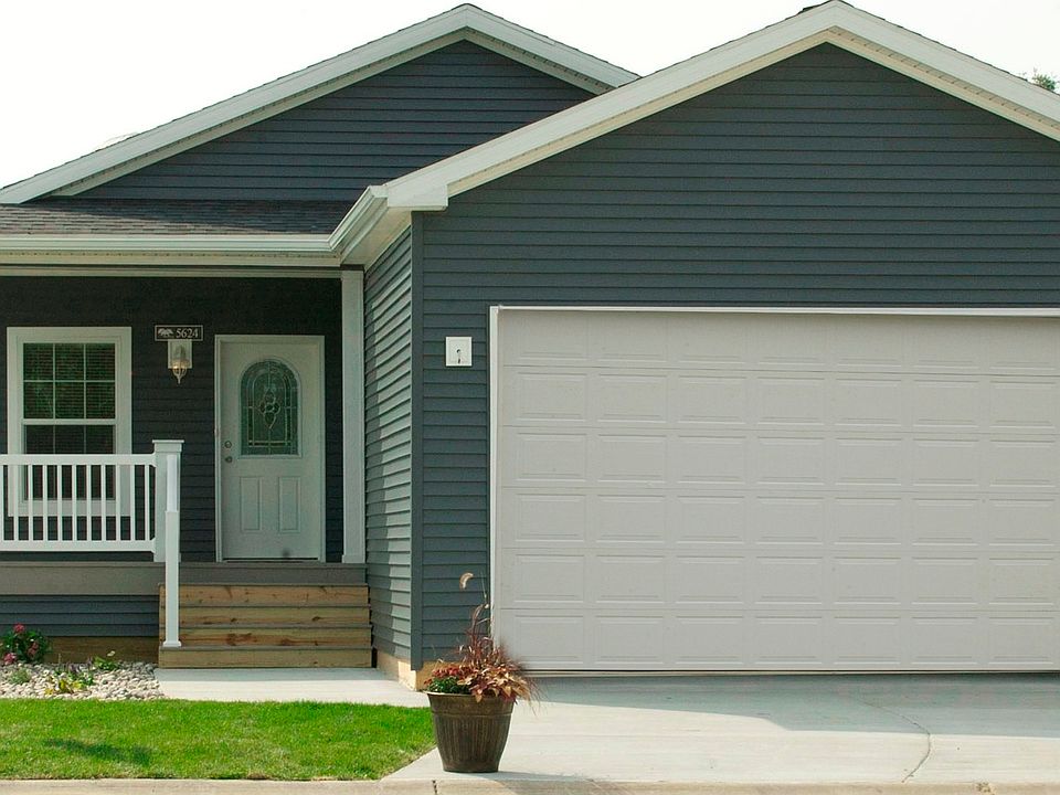 2nd image of 5624 Kingsley Dr NE