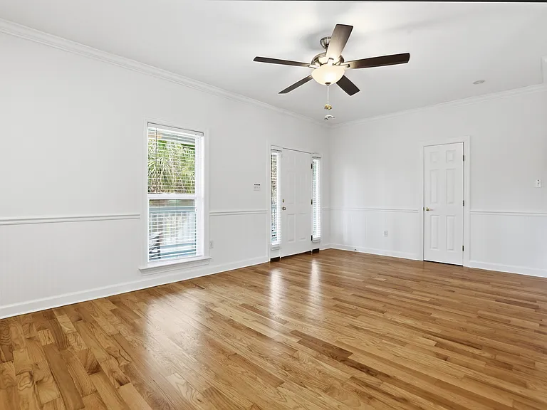 202 Penrose Dr — Photo 8