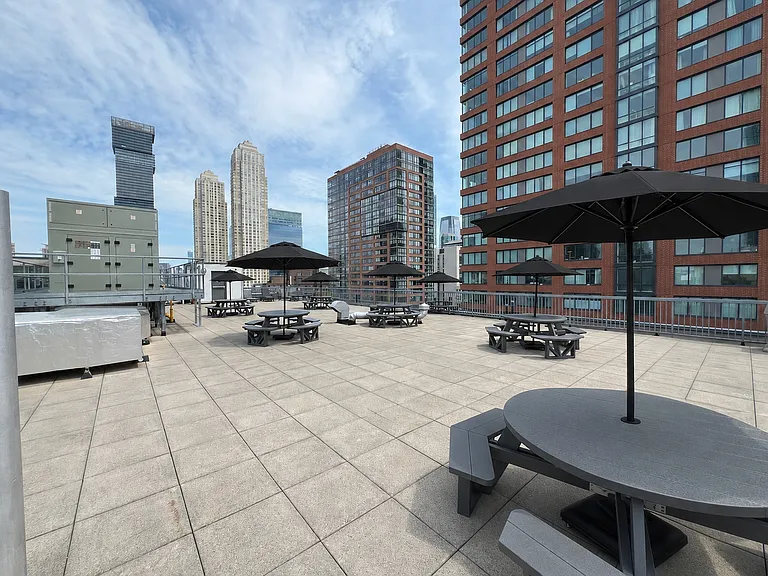 150 Bay Street — Photo 10