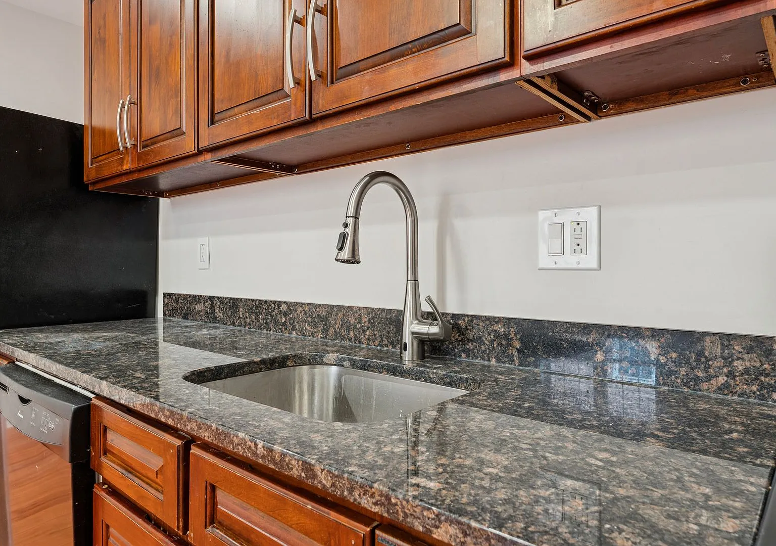 1204 Chestnut St — Photo 3