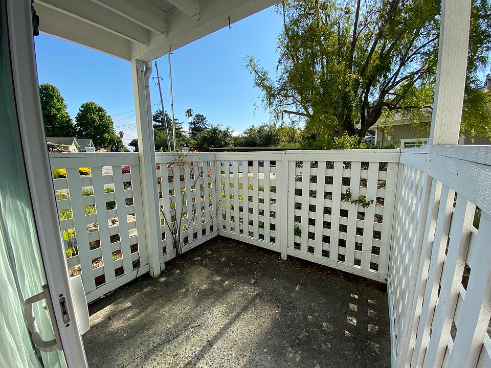 Covered patio off of living room