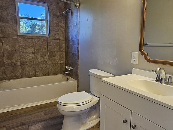 Large Bathroom with New Modernizations
