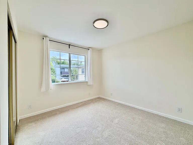 712 Prospect Row — Photo 20