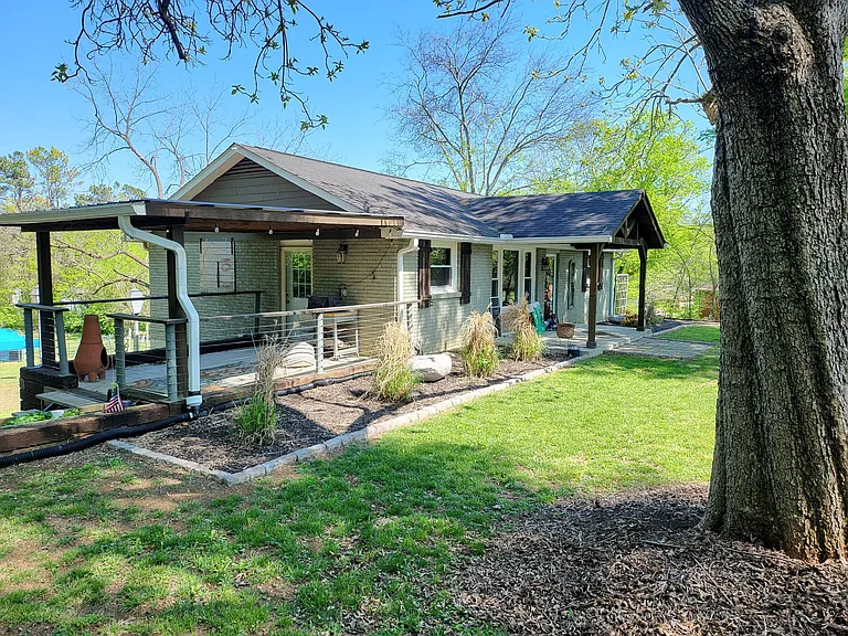 304 Dorr Dr — Photo 3