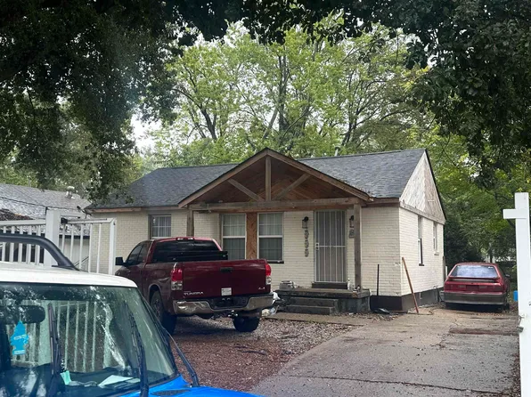 1676 Villa Dr, Memphis, TN 38108