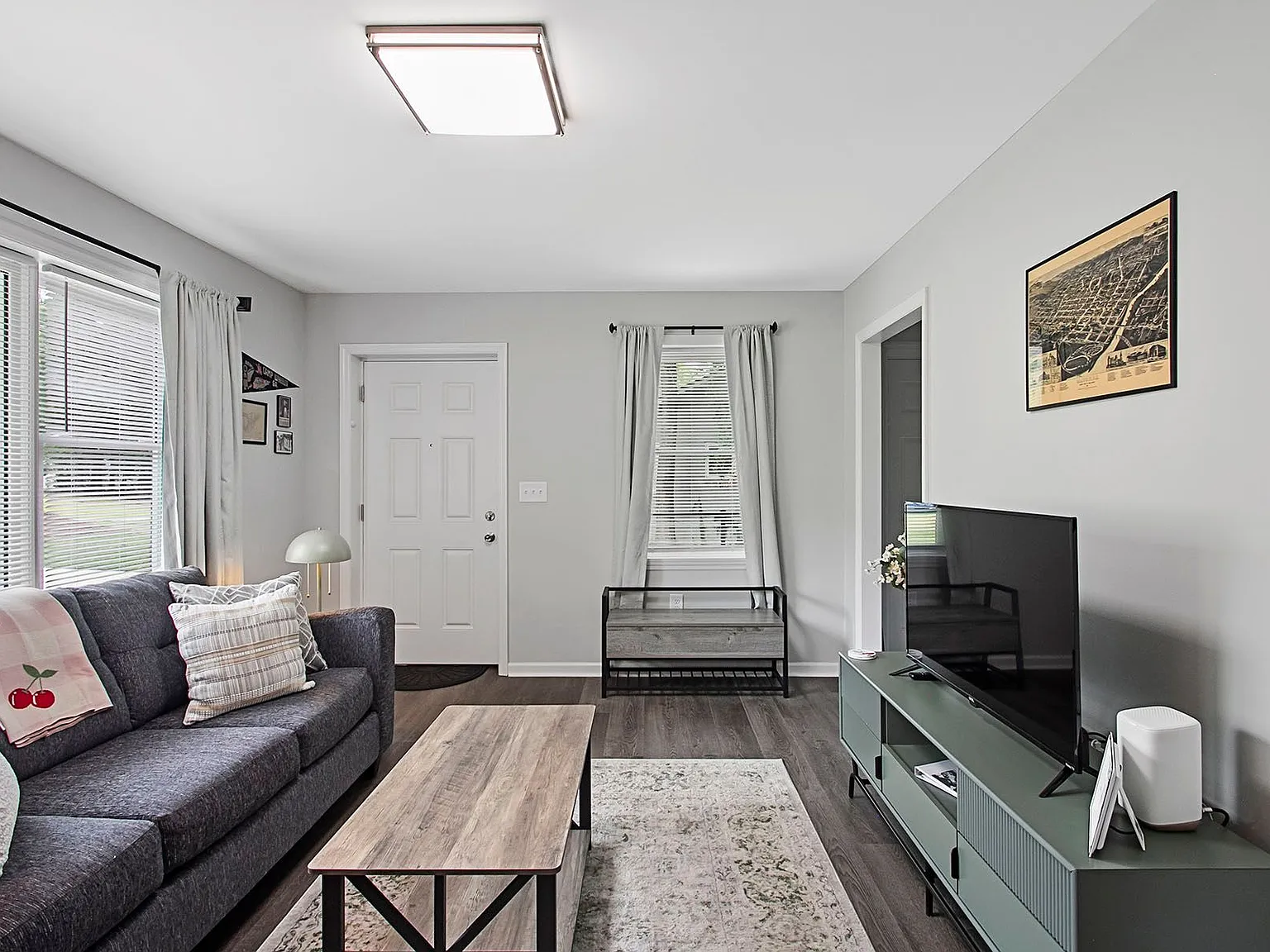 2 bed, 1.0 bath, 900 sqft, $1,695 — Photo 3