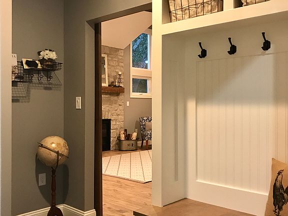 Mudroom w built in bench 
