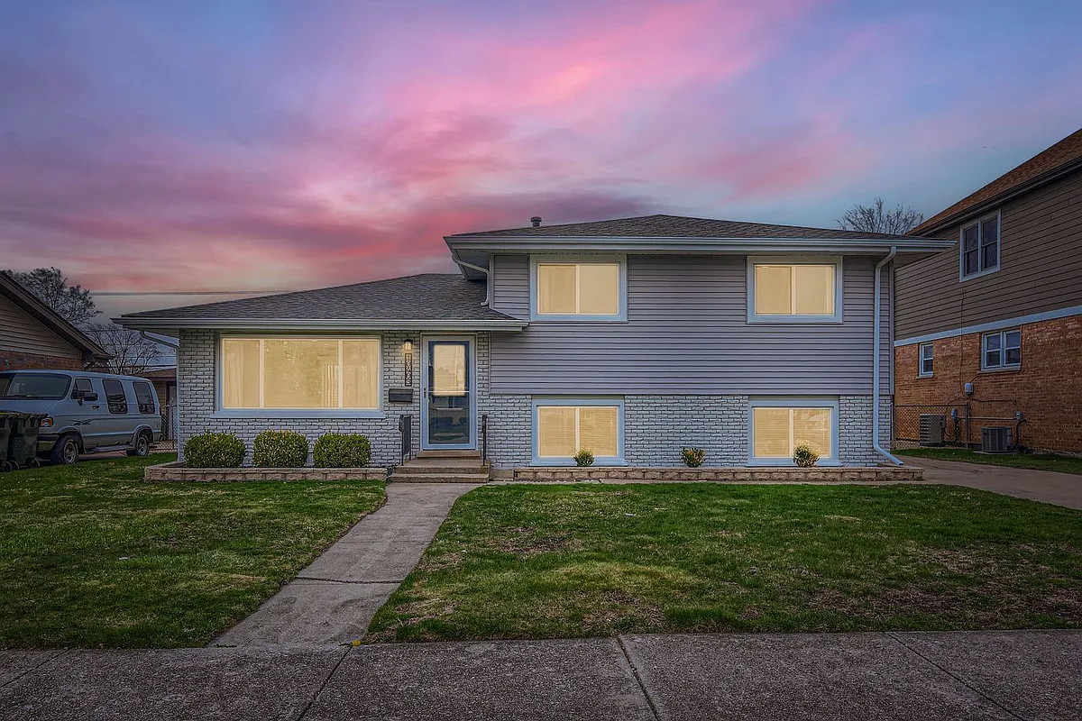 Building Photo - 10403 Barnard Dr