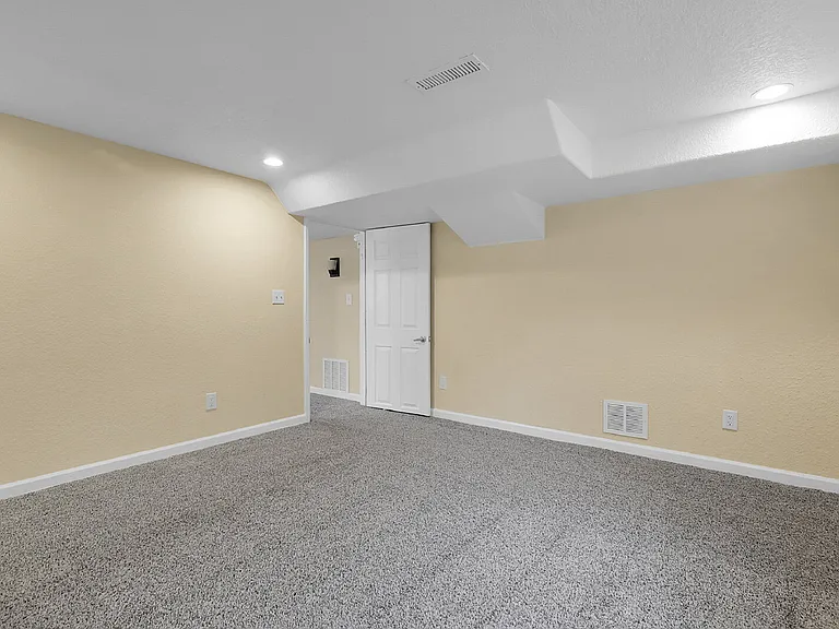 5454 S Elmwood St #5454 S ELMWOOD ST — Photo 26