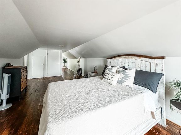 4th image of 2416 Farrier Pl
