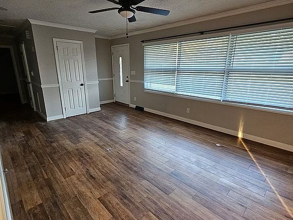 4th image of 2125 Lee St