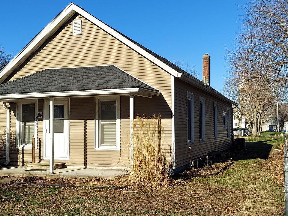 1st image of 109 N Blayney St