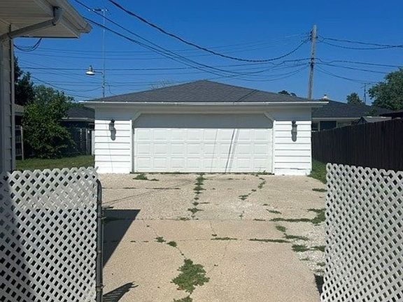 3rd image of 2045 16th Ave