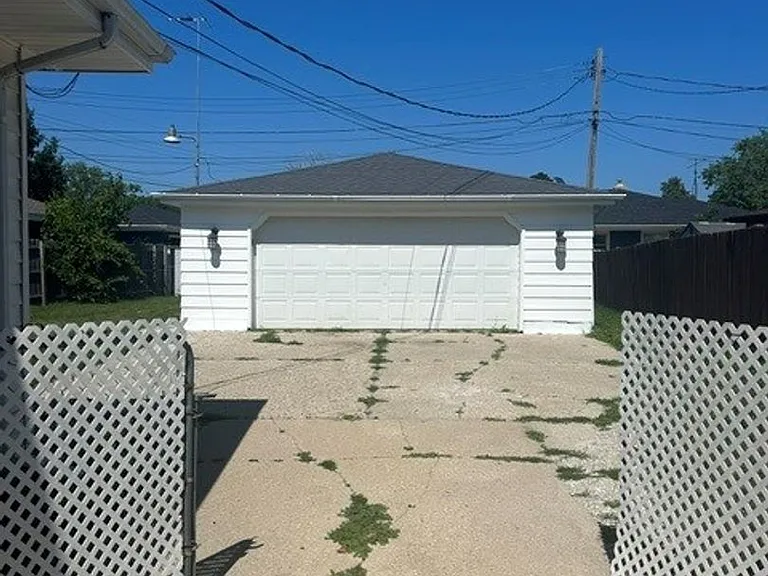 2045 16th Ave — Photo 3