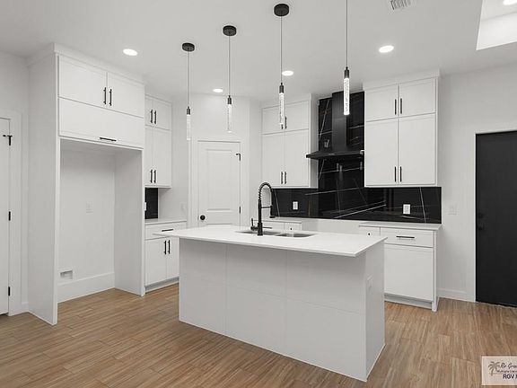 5th image of 350 Tamarindo Ln