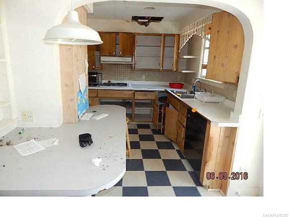 4th image of 8245 Sheridan Dr
