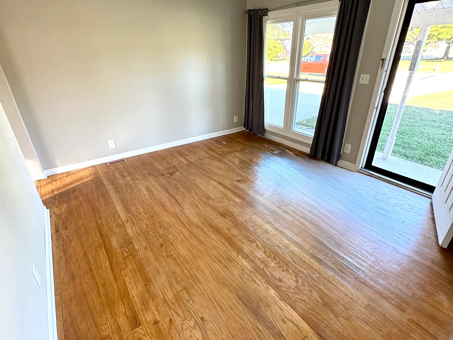 3 bed, 1.5 bath, 975 sqft, $1,700 — Photo 3