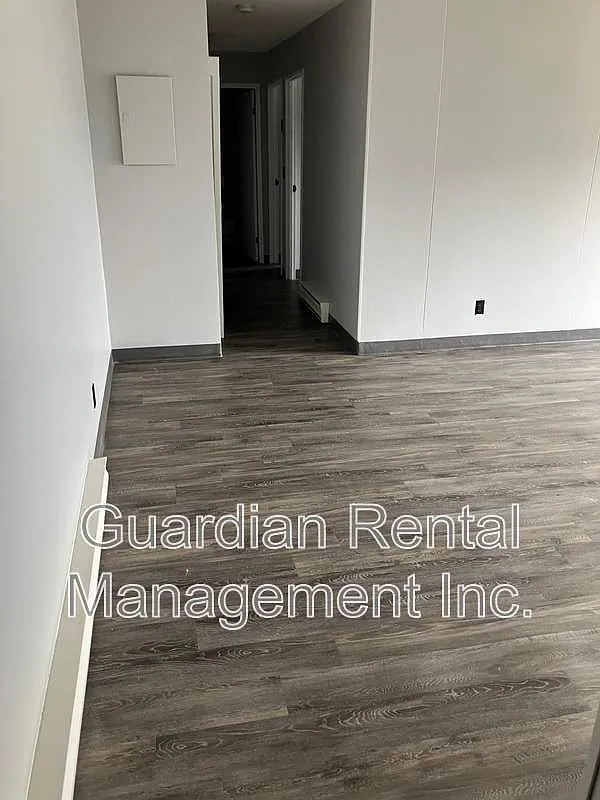 3 bed, 1.0 bath, $1,000 — Photo 1