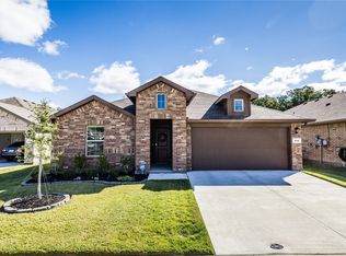 316 Abingdon St, Azle, TX 76020