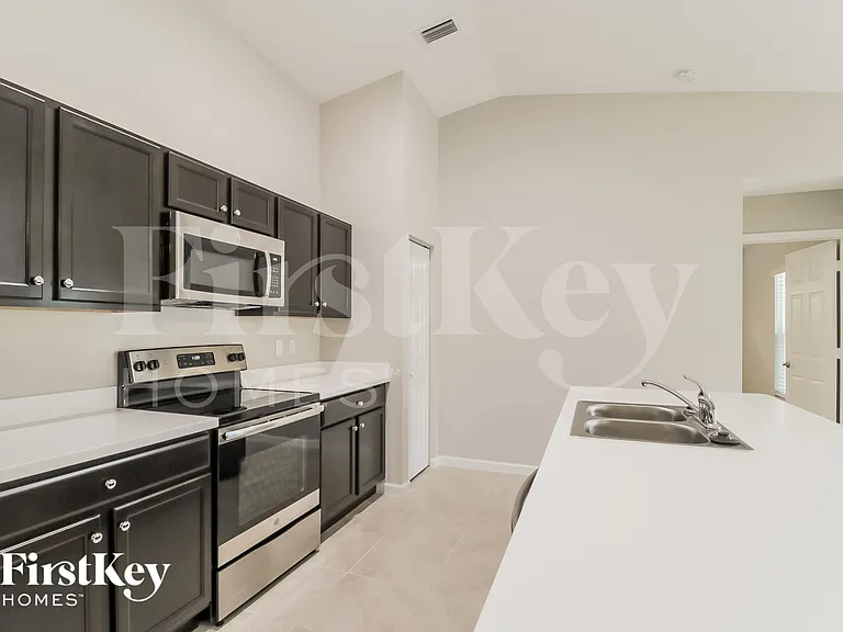 1630 Salazar St SE — Photo 5