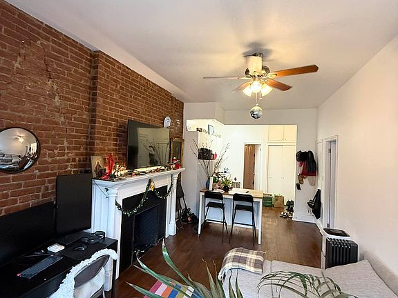 5th image of 32 W 69th St APT 3B