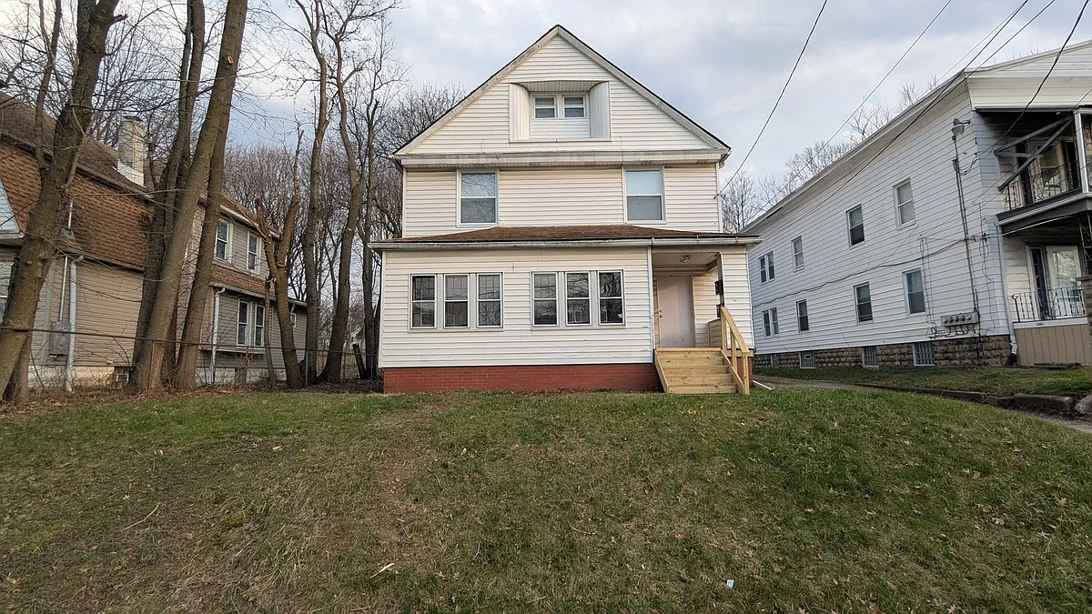 Building Photo - 793 Boulevard St