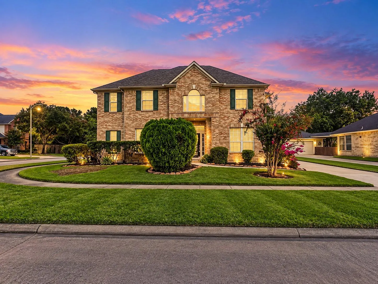 5 bed, 3.5 bath, 3250 sqft, $2,800 — Photo 1