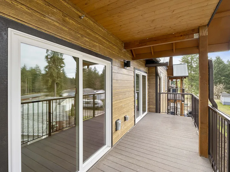 The Lodge — Photo 43