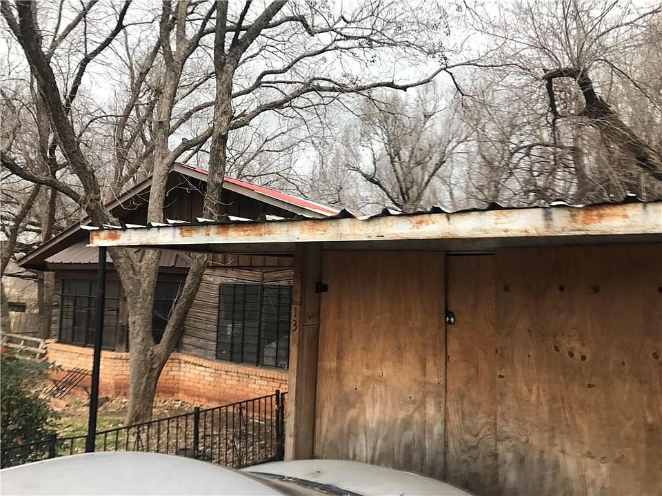 2nd image of 813 SW 24th St