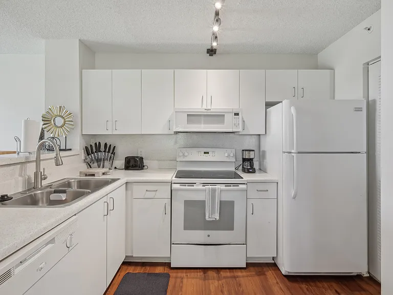 Coquina Cove Apartments — Photo 48