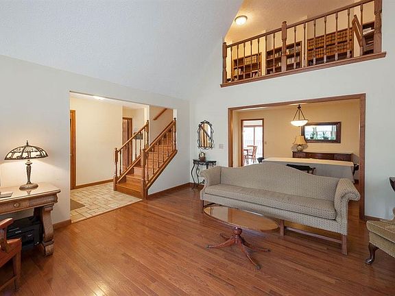 3rd image of 2205 E Autumn Dr