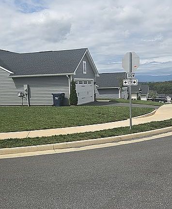 3rd image of 3840 Roxburgh St