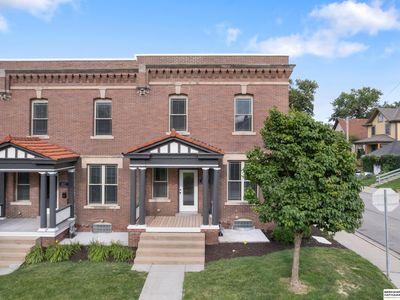 819 S 33rd St, Omaha, NE, 68105