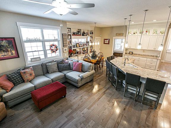 2nd image of 15335 Abbey Cir