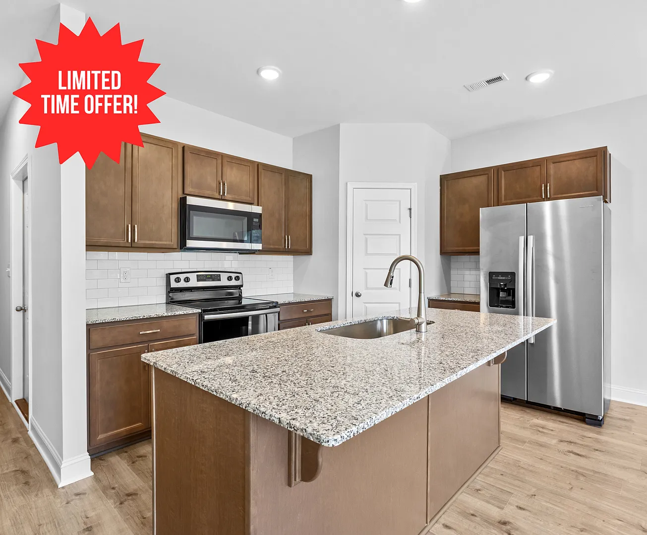 $500 Off Your First Full Month- Move in Special! 3 Bedroom Townhome in Smithfield! — Photo 1