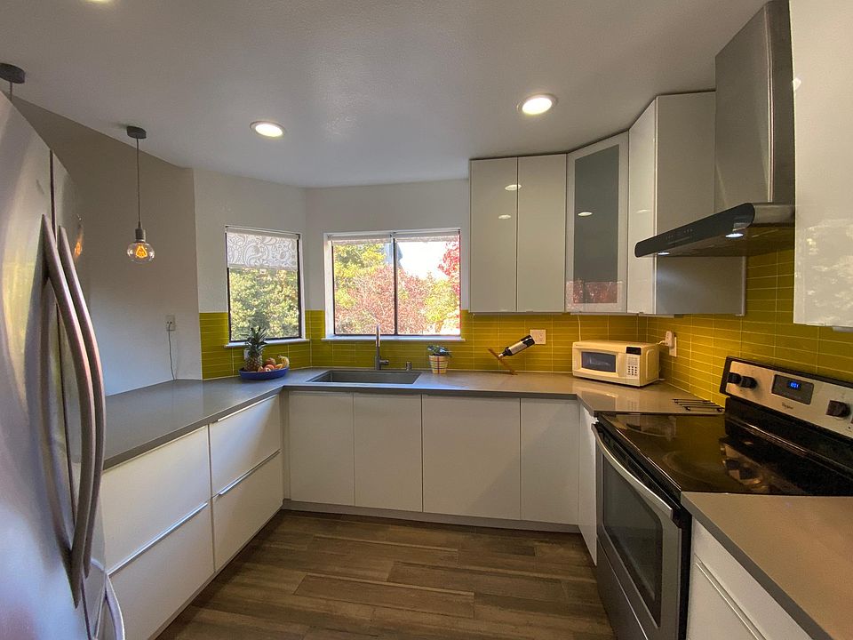 1st image of 1906 Magdalena Cir