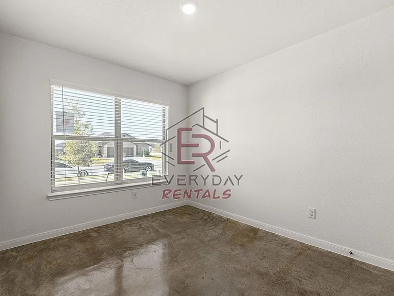912 Cherry Laurel Ln — Photo 7