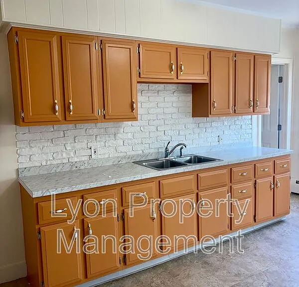 98 Anthony Ave #2R — Photo 1