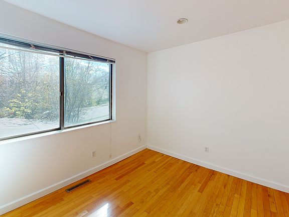4th image of 22-24 Broadlawn Park #22