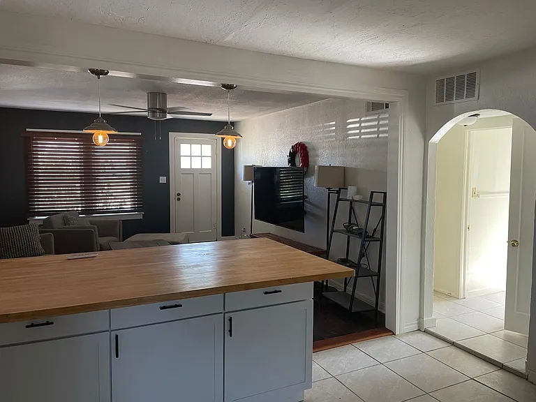 2307 Avenue B — Photo 4