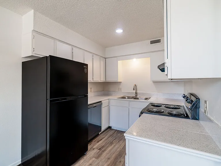 2020 Baldwin St #9 — Photo 5