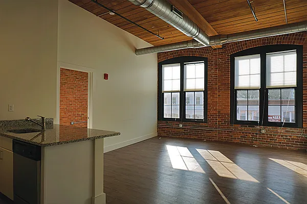 2 bed, 2.0 bath, 916 sqft, $2,675 — Photo 2